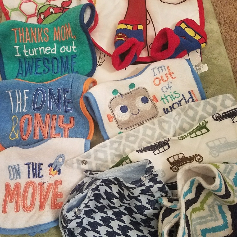 ⭐️ New baby bibs bundle 10 count w footies